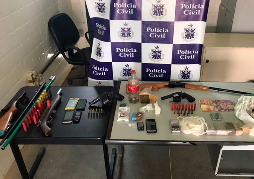 Operação policial prende cinco suspeitos com armas e drogas no oeste da Bahia