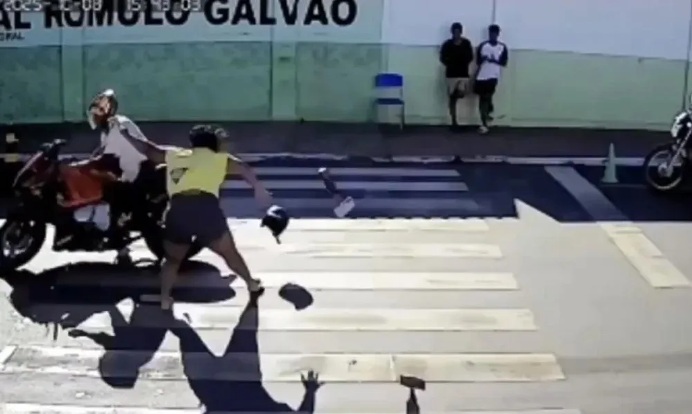 Acidente em faixa de pedestres deixa mulher ferida no centro de Livramento de Nossa Senhora