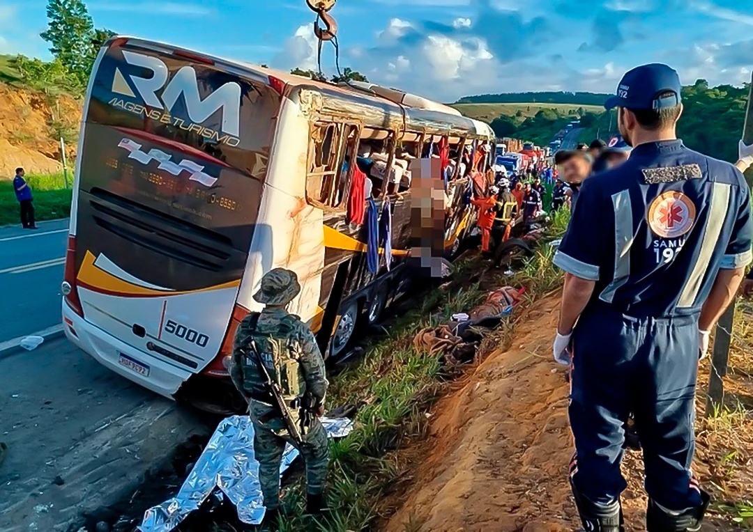 Motorista de ônibus é indiciado por acidente fatal na BR-101 em Teixeira de Freitas