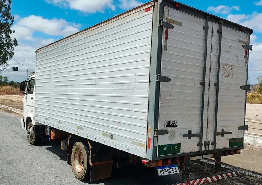 Ação da Polícia Rodoviária resulta na apreensão de caminhão com carga irregular no sudoeste baiano