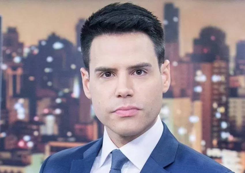Luiz Bacci interrompe transmissão ao vivo após acidente envolvendo sua família