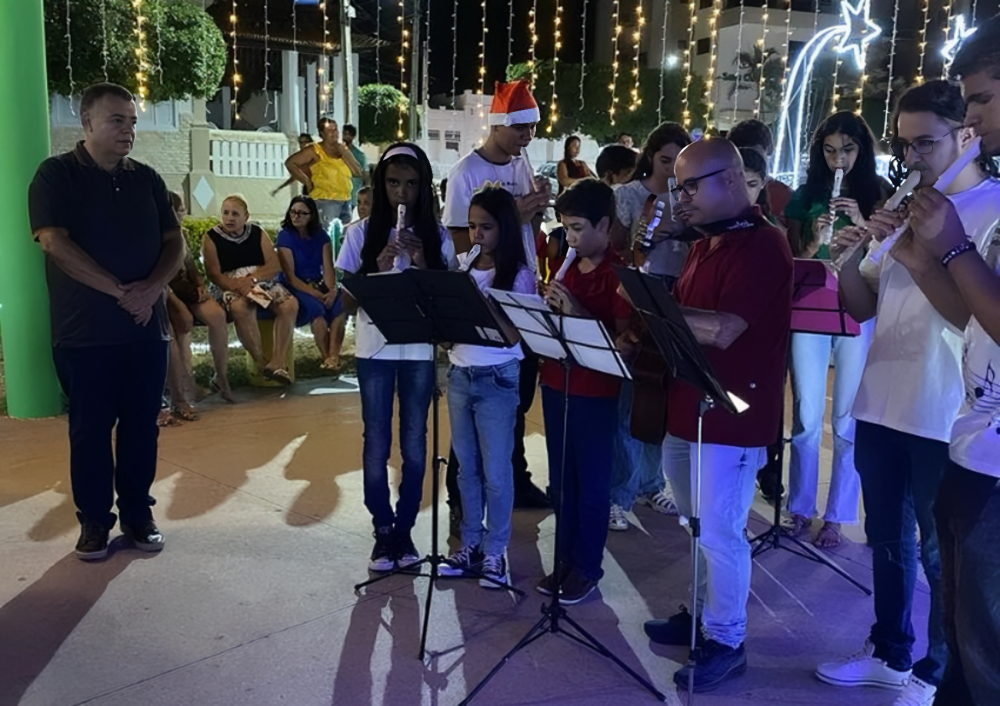 Prefeito Ricardinho Ribeiro prestigia novena no Presépio da Praça Dom Hélio Pascoal