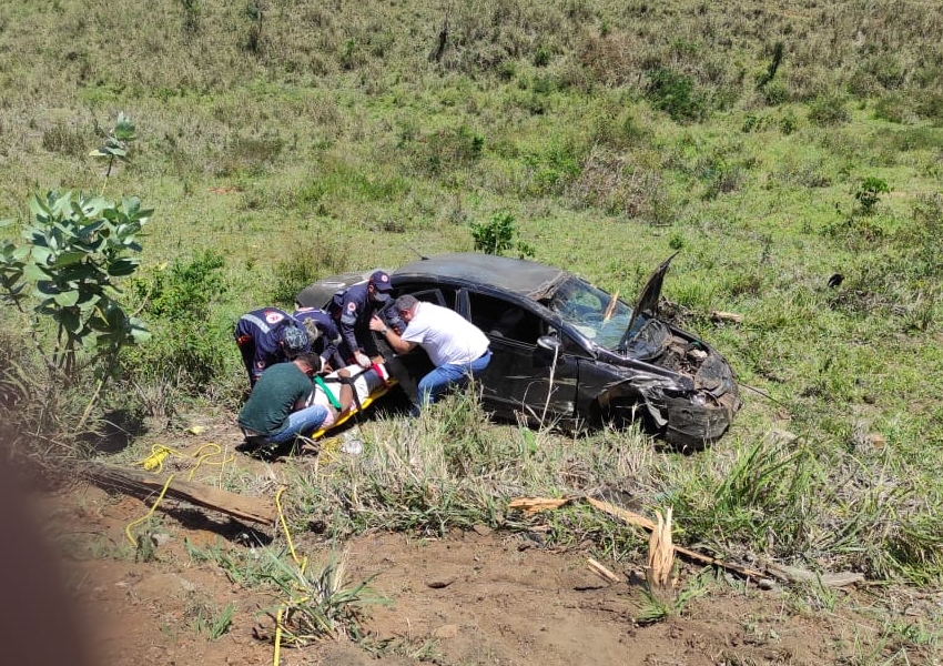 Condutor é socorrido com vida após grave acidente em trecho que liga Vitória da Conquista a Itambé
