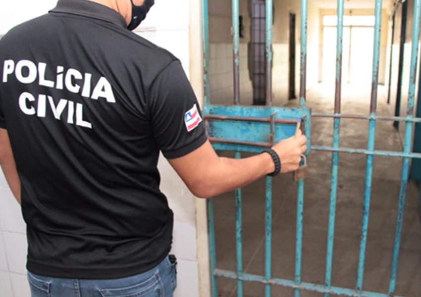 Jitaúna: Homem é preso após invadir casa da ex-companheira, destruir móveis e mata cadela com facão