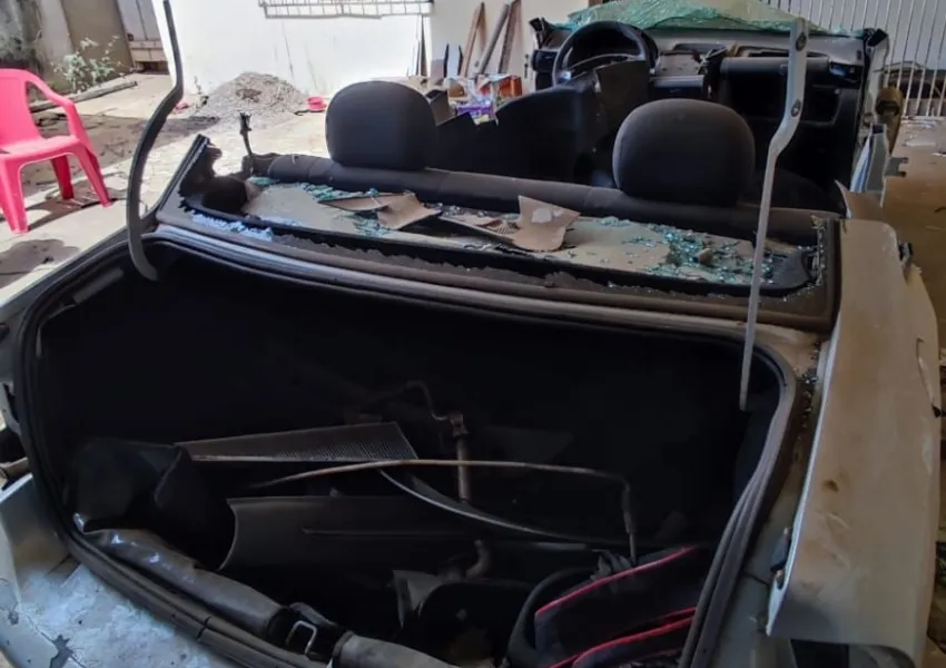 Conquista: Carro roubado em julho é localizado parcialmente desmanchado