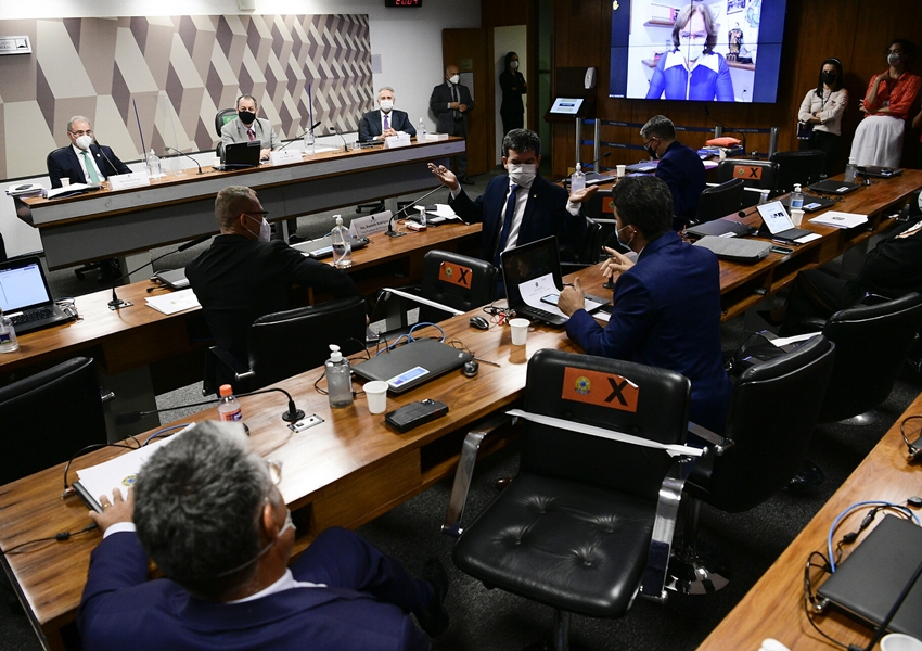 CPI mira vacinas em audiências com Anvisa e Pfizer