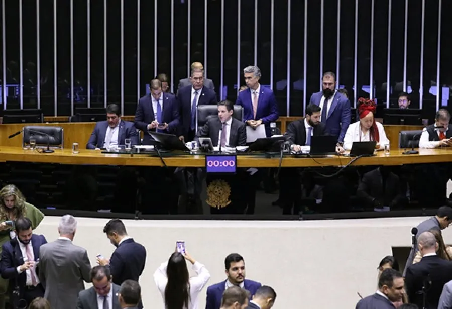 Câmara impõe derrota ao governo Lula e derruba MP do aumento de impostos