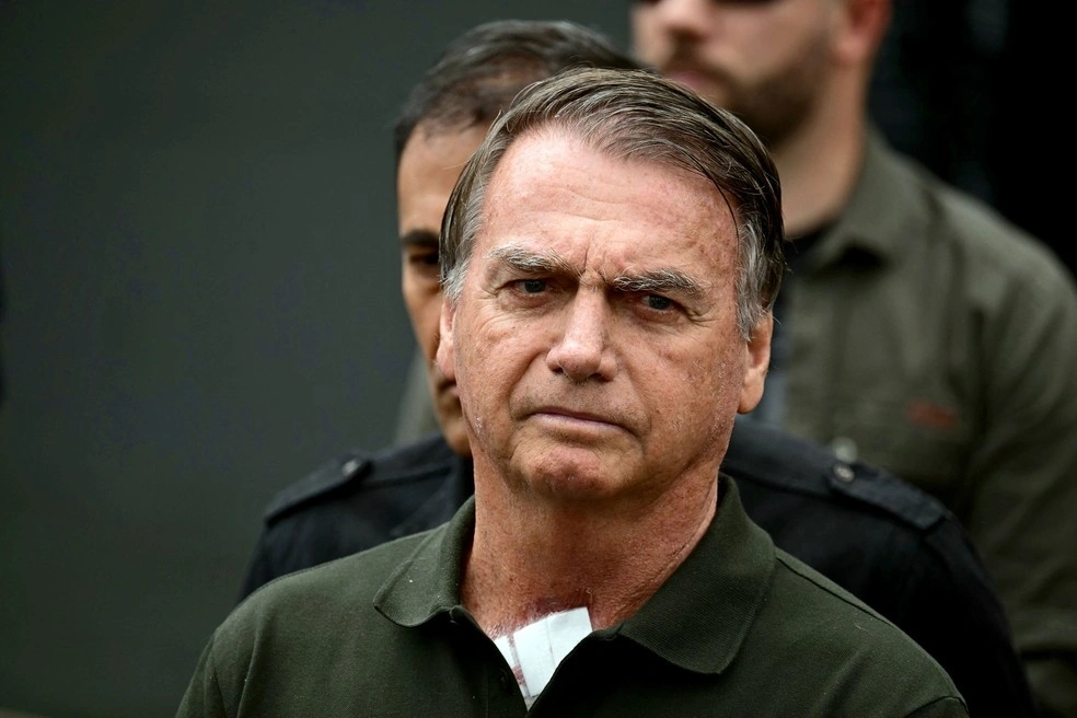STF determina início da pena de 27 anos para Jair Bolsonaro
