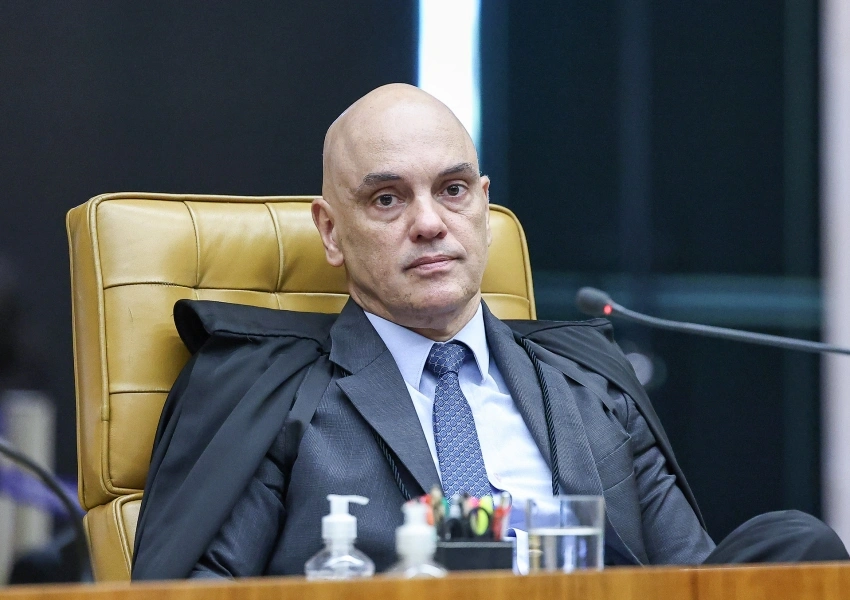 Moraes rejeita pedido de prisão domiciliar para Bolsonaro e mantém restrições