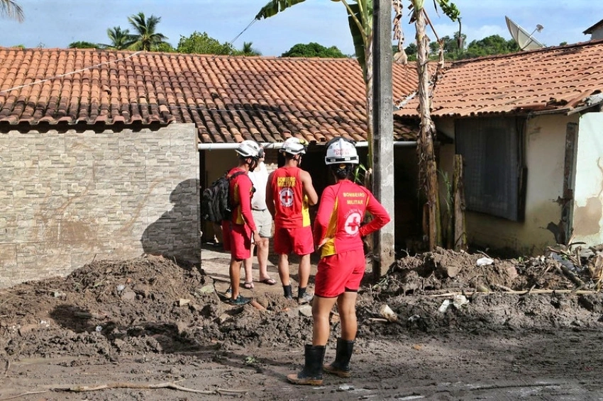 Araci, Mutuípe e Sítio do Mato decretam emergência após fortes chuvas na Bahia