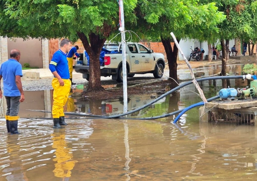 Governador avalia danos das chuvas em Sítio do Mato e anuncia medidas emergenciais
