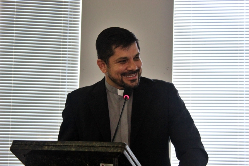 Padre Marcelo de Jesus Pires comunica afastamento temporário da paróquia