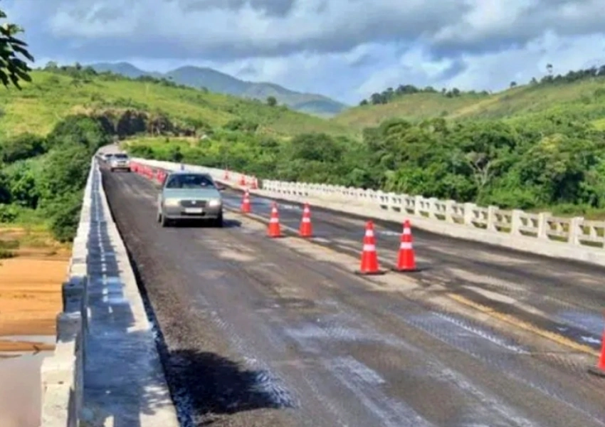 Dnit volta a suspender tráfego de veículos pesados na ponte sobre o Rio Jequitinhonha
