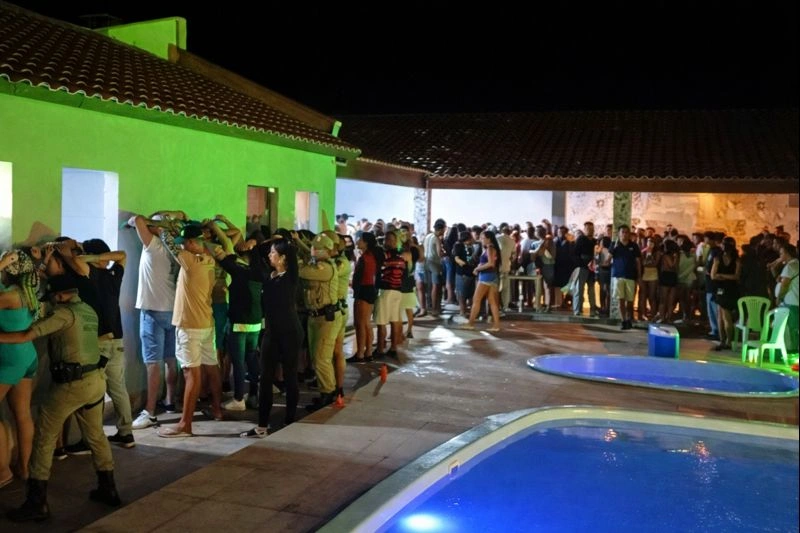 Polícia apreende drogas durante ação da 'Operação Paredão' em Vitória da Conquista