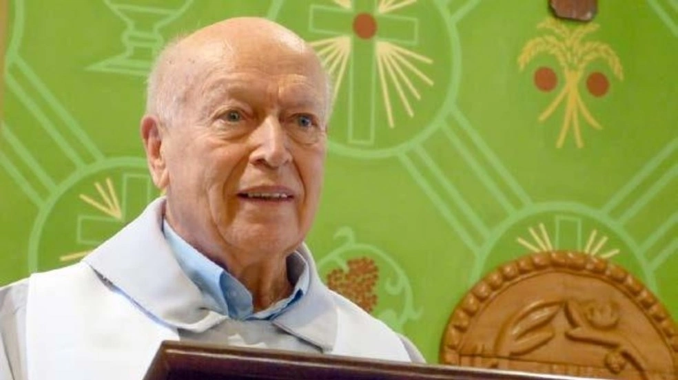 Padre de 103 anos morre enquanto rezava a Ave Maria