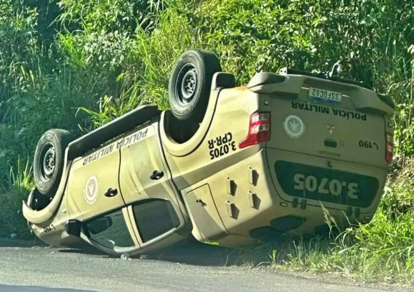 Viatura da PM capota durante operação no Recôncavo baiano