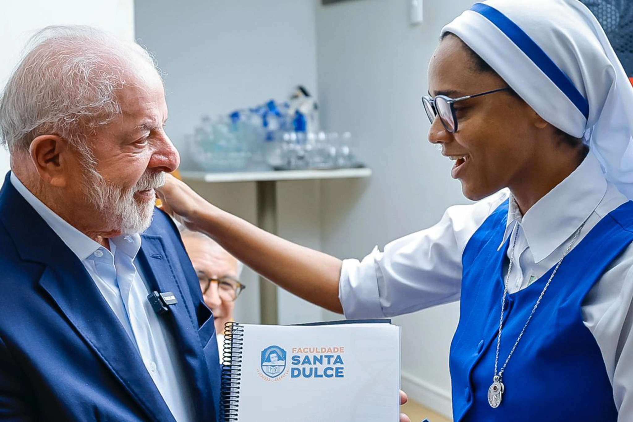 Lula assina MP que autoriza uso do FGTS para hospitais filantrópicos e entidades do SUS