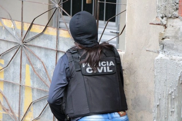 Jovem é preso após agredir companheira e causar amputação de dedos em Barra