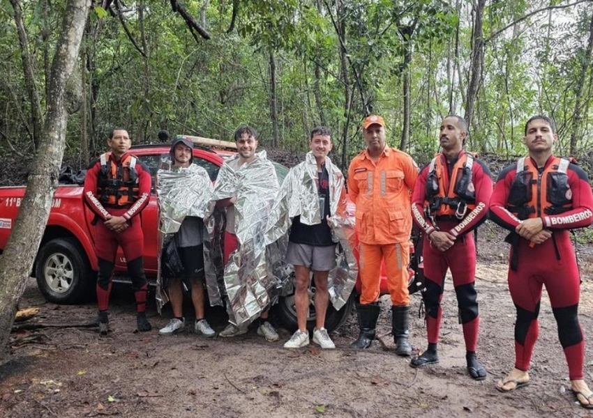 Três turistas ingleses são resgatados após ficarem ilhados em rio na Chapada Diamantina