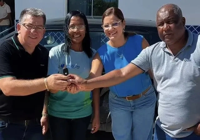 Novo carro é destinado ao Centro de Atendimento Educacional Especializado em Tanhaçu