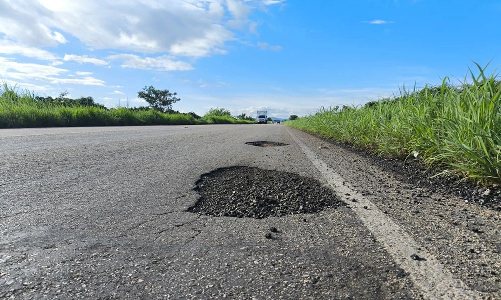 Chuvas provocam buracos na BA-148 entre Livramento e Brumado