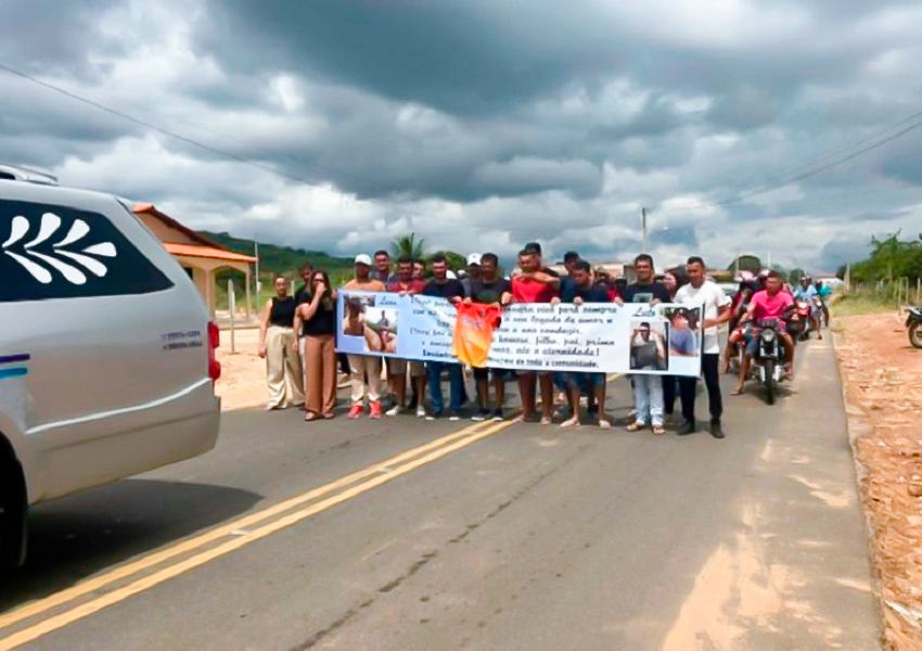 Sob forte comoção Luan Lima Caíres é sepultado após acidente em Dom Basílio