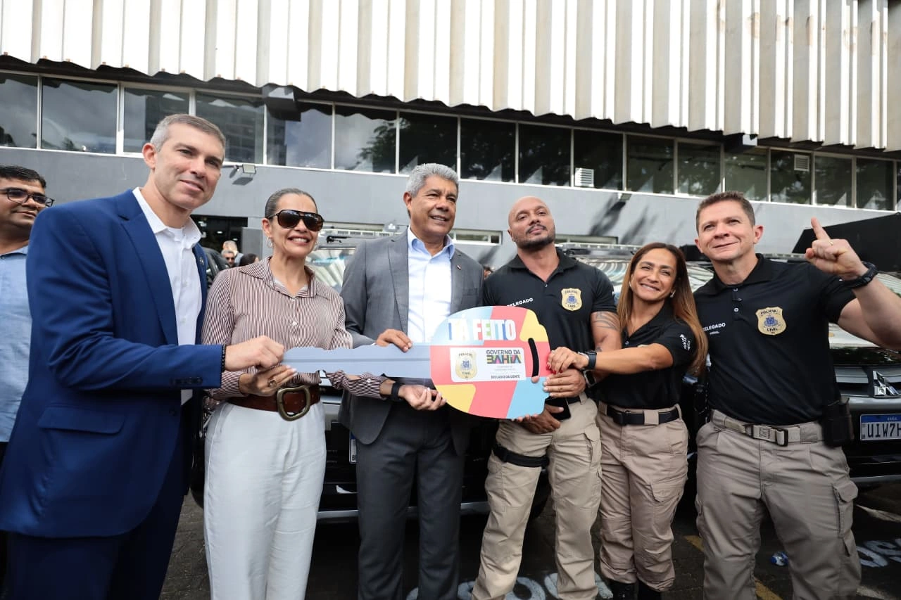 Prefeita Vanessa Senna celebra reforço na segurança com nova viatura para Lençóis
