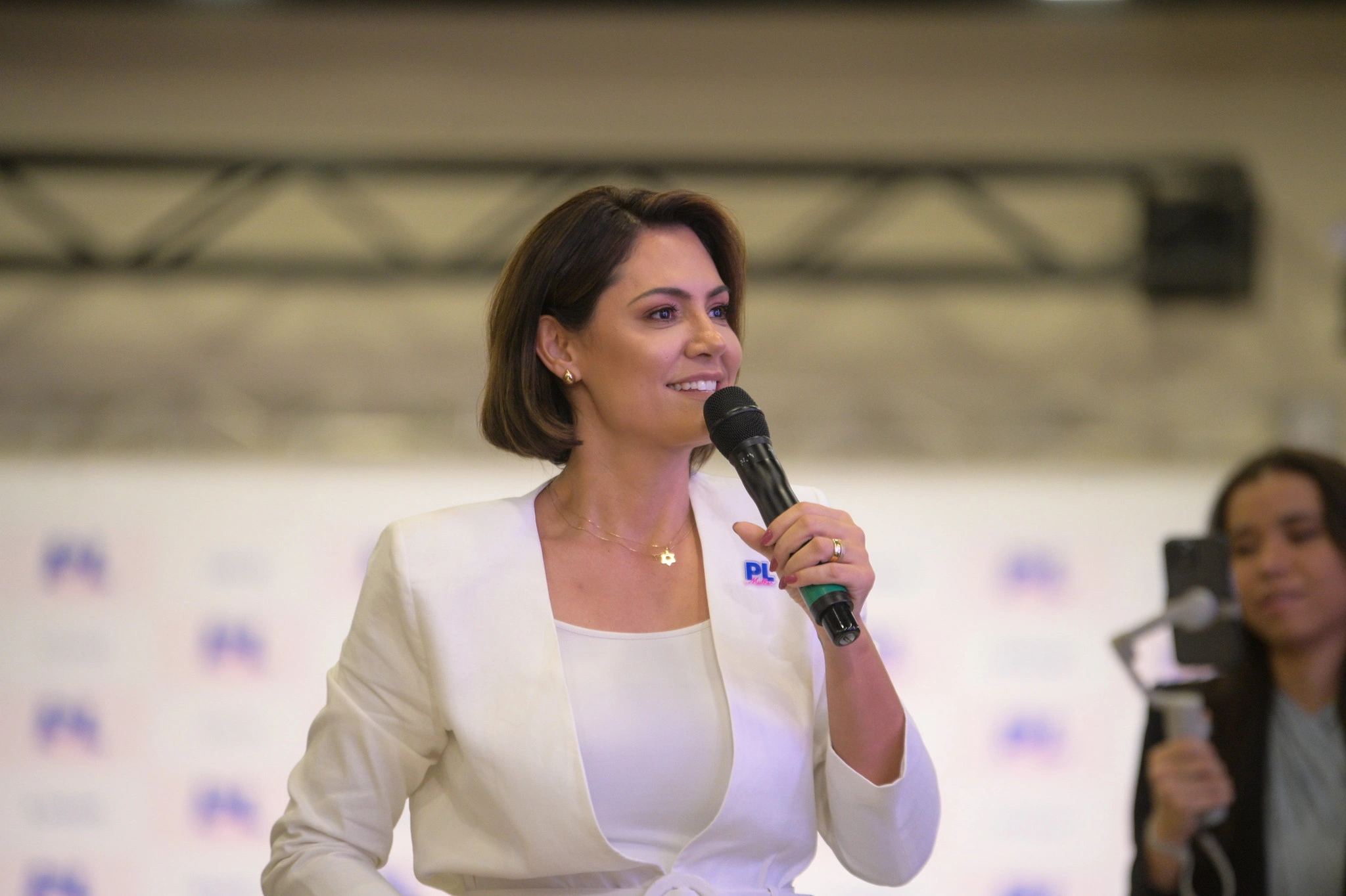 Pesquisa aponta Michelle Bolsonaro como a mulher mais poderosa do Brasil
