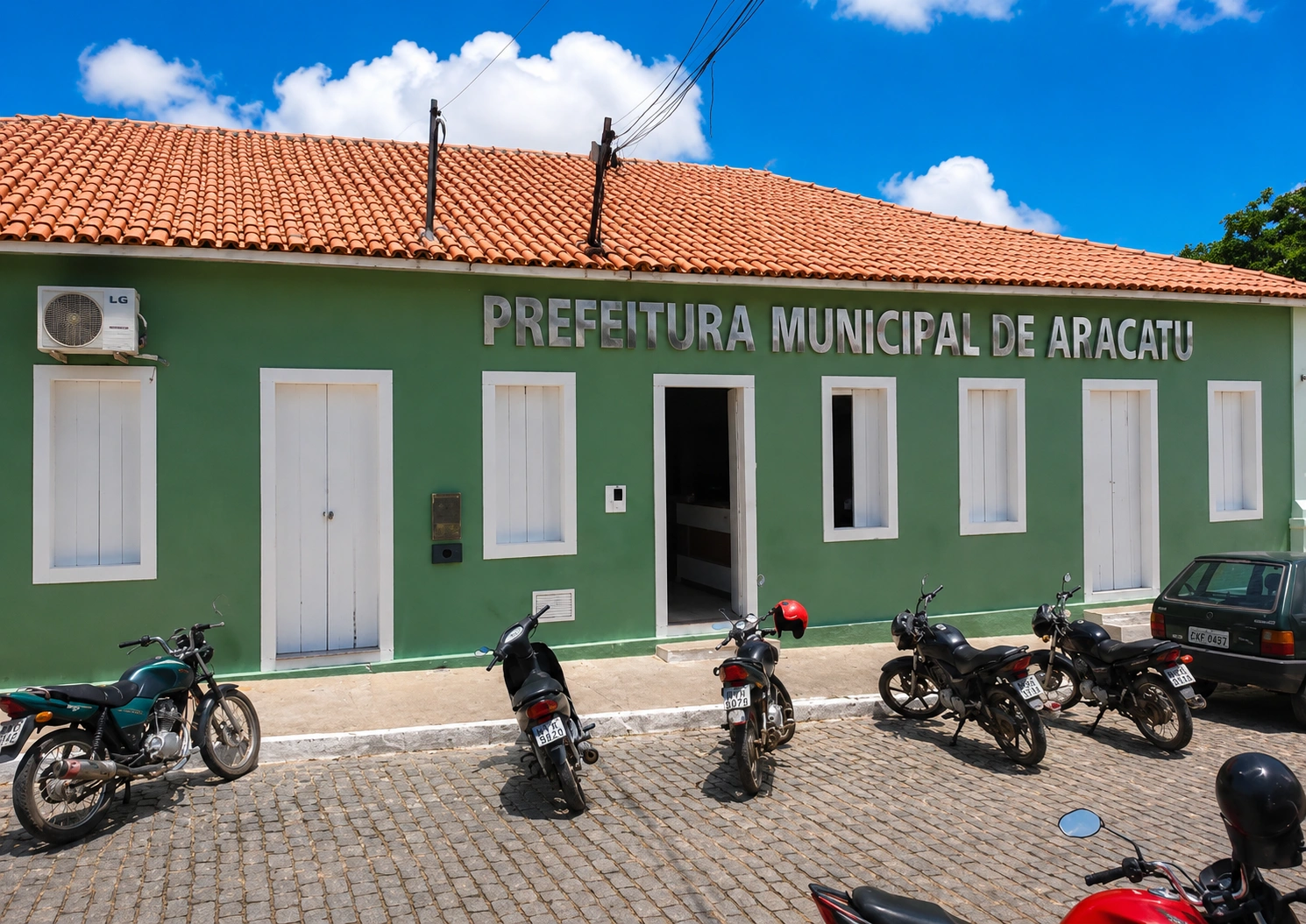 Licitação da Prefeitura de Aracatu continua suspensa após decisão do TCM