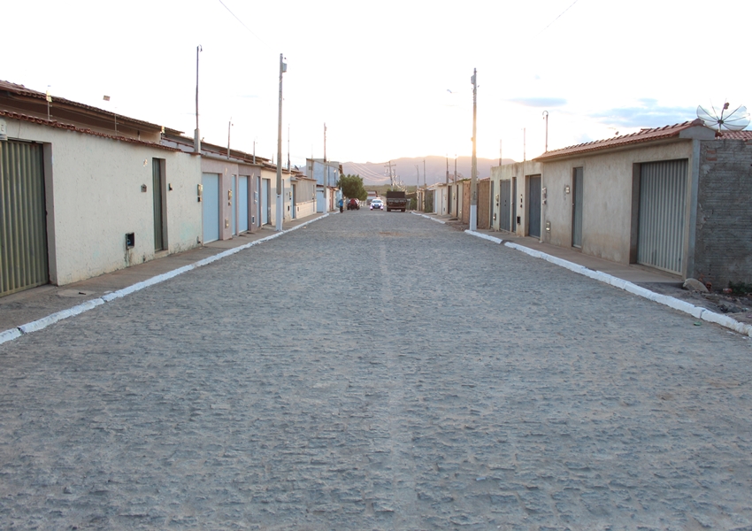 Livramento: Prefeitura entrega pavimentação da Rua Zeferino de Paula Lima no Bairro Estocada e Santa Terezinha