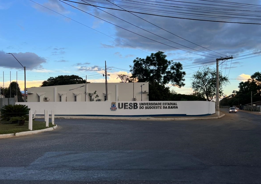 Diretor da Uesb é afastado por assédio moral após decisão judicial