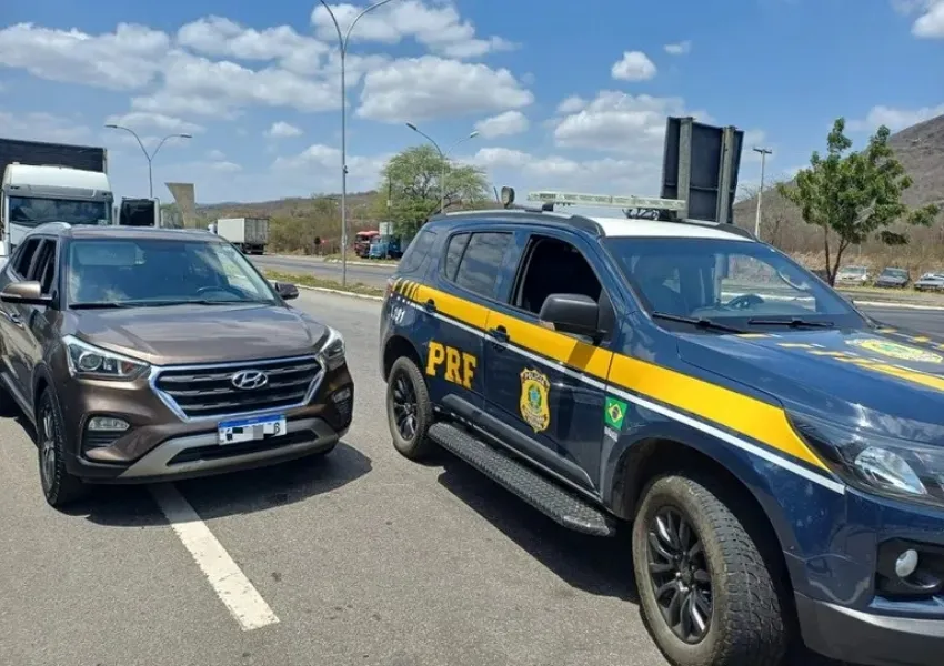 PRF recupera em Jequié carro roubado em Salvador há quase três anos