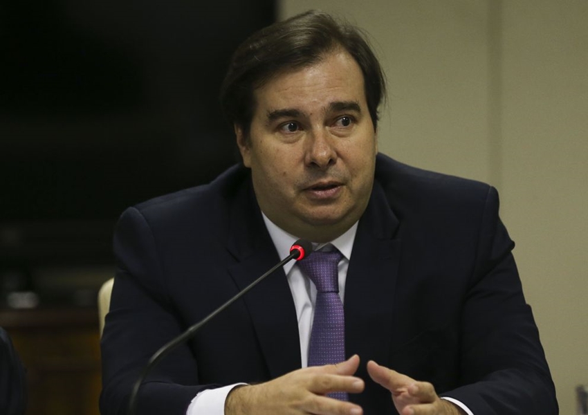 Rodrigo Maia acerta saída do DEM e ida para o PSD
