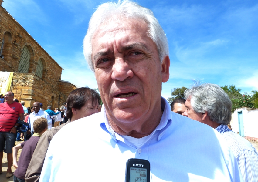 'Eu já disse isso e vou repetir: sou candidato à reeleição', afirma senador Otto Alencar
