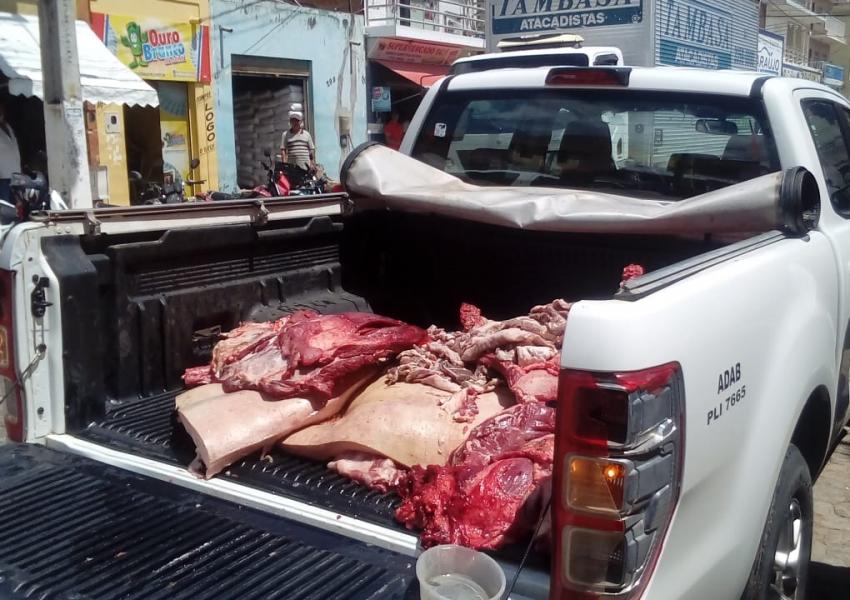 Mais de 600 kg de carne clandestina são apreendidos na feira livre de Livramento em operação da Adab