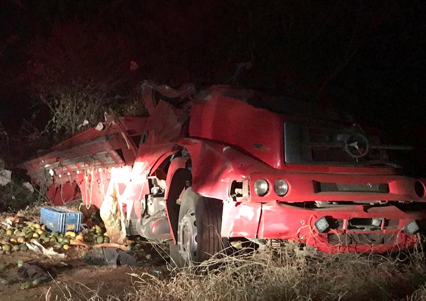 Livramento: Motorista fica ferido após caminhão tombar na Serra das Almas