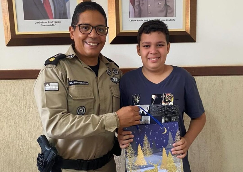 Jovem admirador da PMBA visita quartel da 46ª Companhia Independente em Livramento de Nossa Senhora
