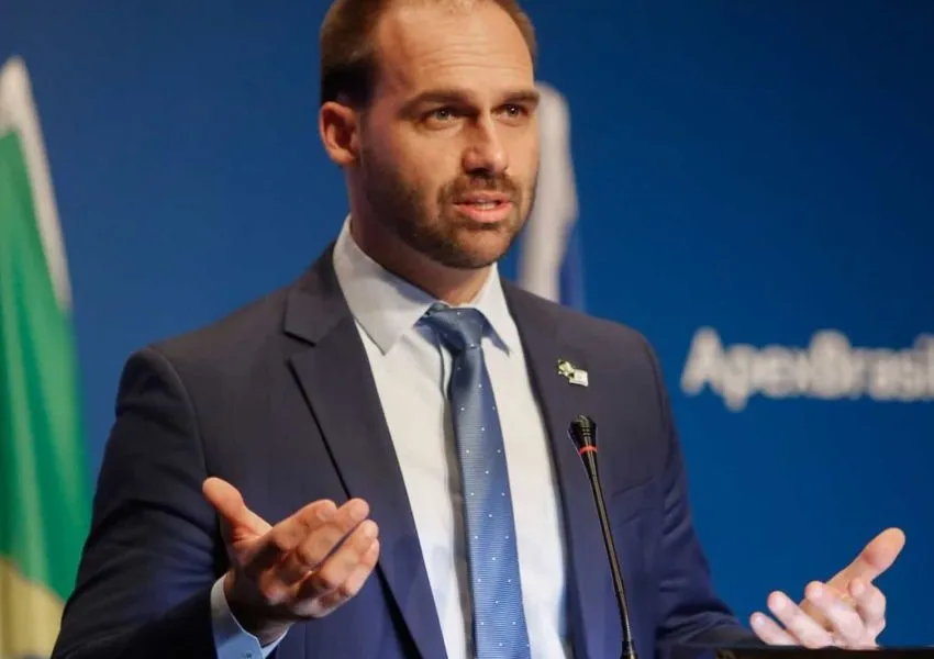 Eduardo Bolsonaro anuncia licença do mandato e mudança para os EUA