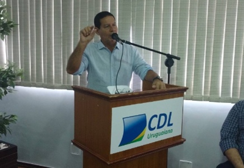 Mourão, vice de Bolsonaro, critica 13º salário e adicional de férias