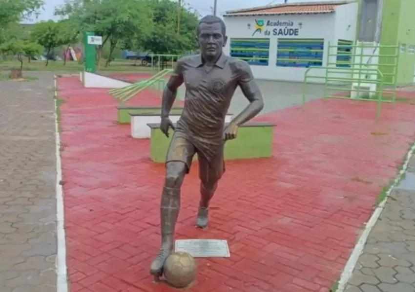 MP recomenda retirada de estátua de Daniel Alves em Juazeiro