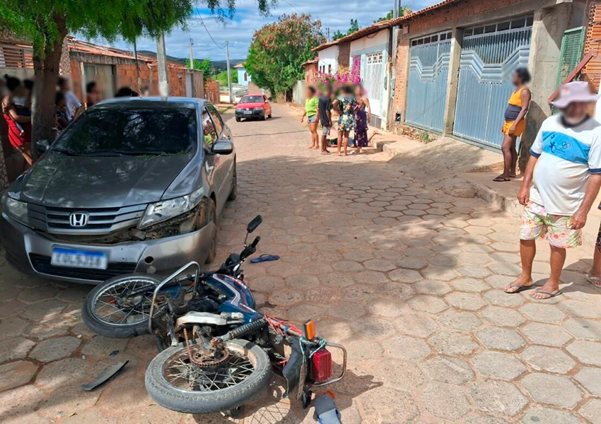 Homem morre após colisão entre motocicleta e carro estacionado em Igaporã