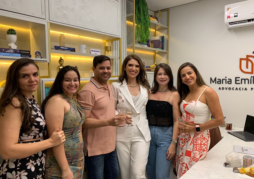 Familiares e amigos celebram a nova Fase do Escritório Maria Emília Tanajura em Livramento