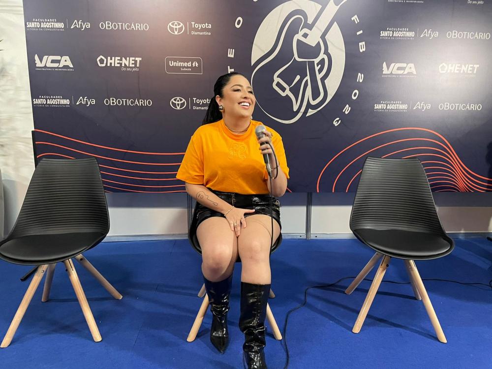 Mari Fernandez Brilha em Coletiva de Imprensa no Festival de Inverno: Dois Anos de Carreira e o Retorno Triunfal a Vitória da Conquista