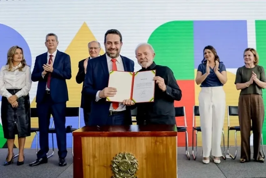 Lula empossa Guilherme Boulos como novo ministro da Secretaria-Geral da Presidência