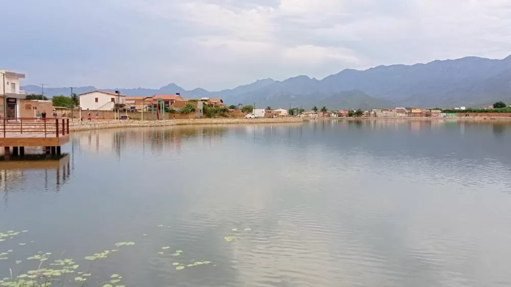 Pedestres temem tragédia na Lagoa Zinho Tanajura devido a Jovens empinando motos