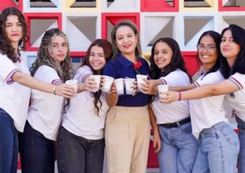 Alunas de Riacho de Santana inovam com copos ecológicos feitos de papel