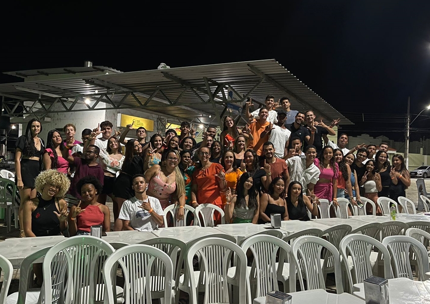 Equipe laranja vence Gincana Cultural no Colégio João Vilas Boas com tema 'Bicentenário da Independência da Bahia'