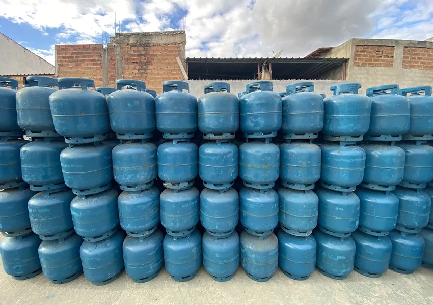 Preço do gás de cozinha na Bahia terá reajuste de até R$ 8 neste sábado (01)