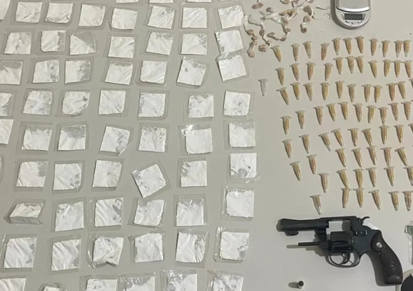 Dois homens são presos com drogas e arma após perseguição em Cordeiros