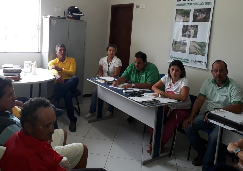 Livramento: SEMAR realiza reunião com prestadores de serviço de limpeza